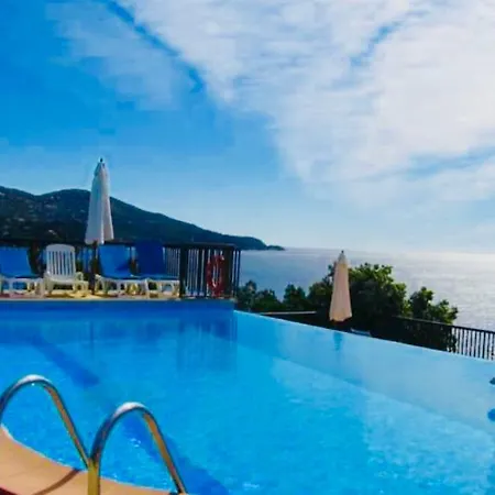 Mazet « Domaine De La Pinede » * Le Lavandou