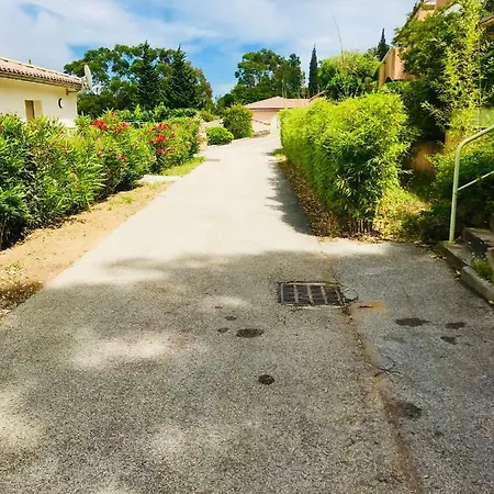 Mazet « Domaine De La Pinede » Daire