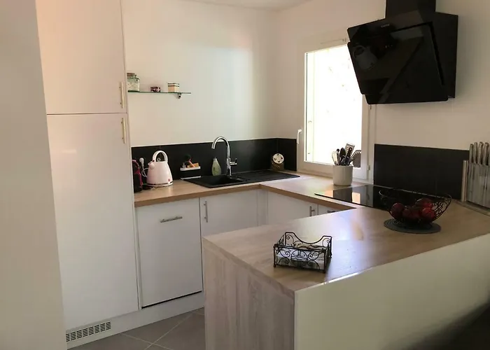 Mazet « Domaine De La Pinede » Ле-Лаванду